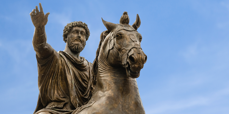 Roma imparatoru Marcus Aurelius'un at üzerindeki bir heykeli